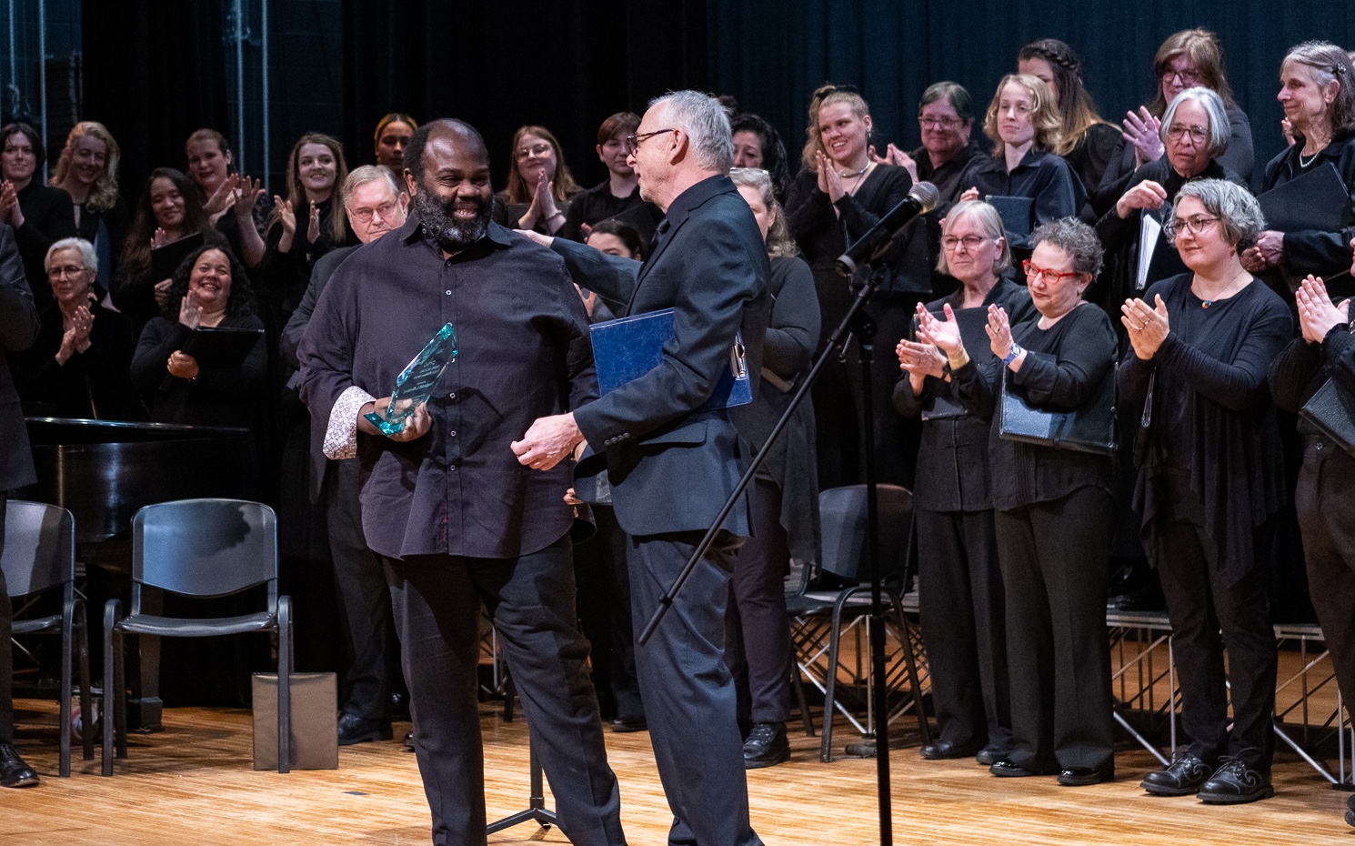 Reginald Mobley receives the Daniel Pinkham Award from Coro Allegro ©Sam Brewer
